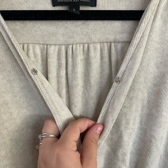 Banana Republic | Oatmeal Heather Cross Over Sweater Size Small - Picture 5 of 16